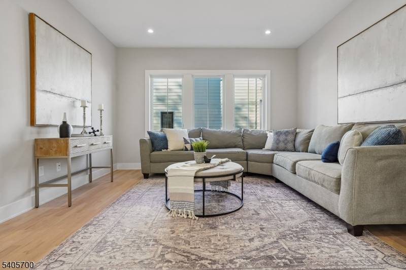 Millburn Twp., NJ 07041,8 Willow St