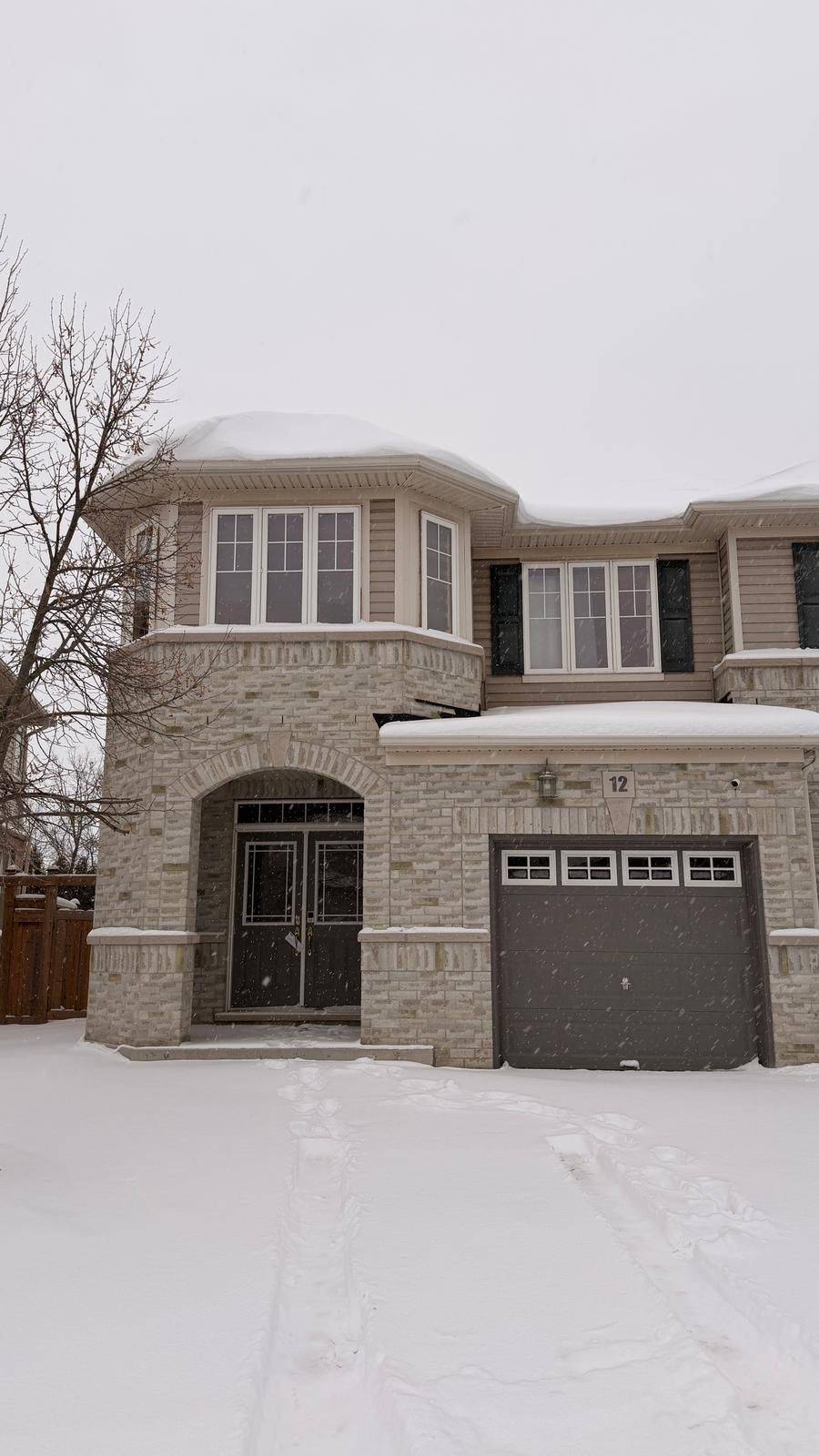 Oakville, ON L6M 0L2,3275 Stalybridge DR #12