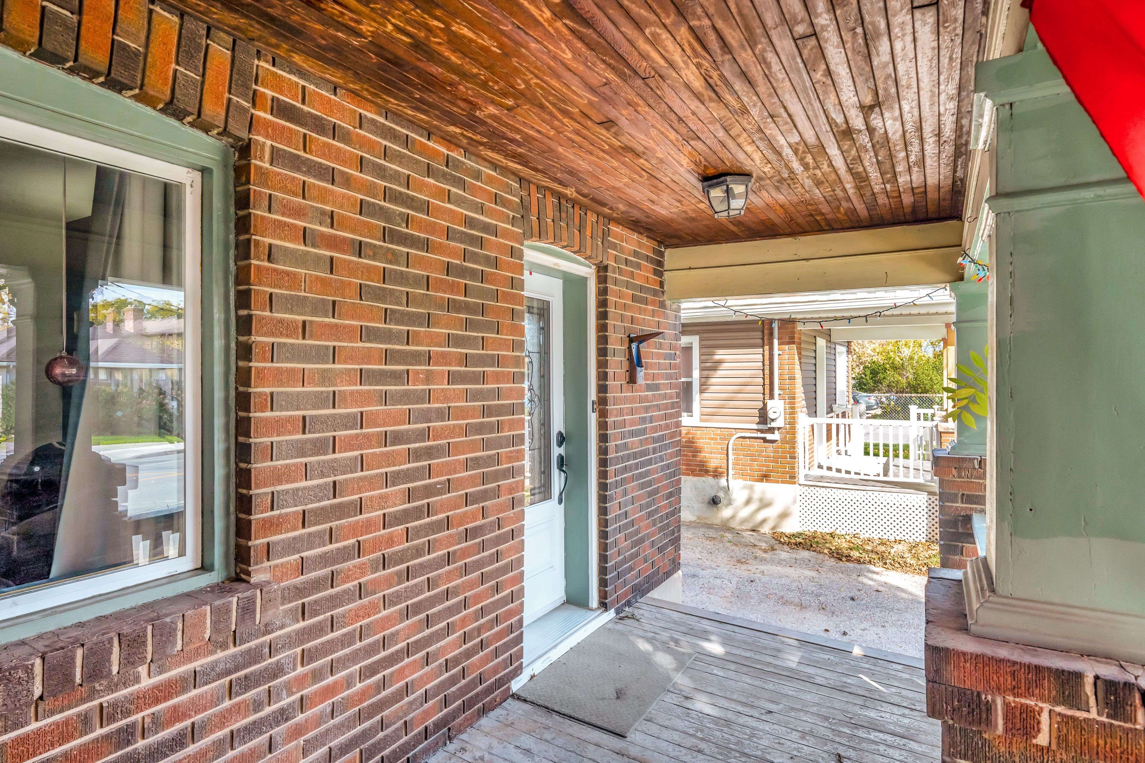 Peterborough, ON K9J 1Y1,112 Lansdowne ST W