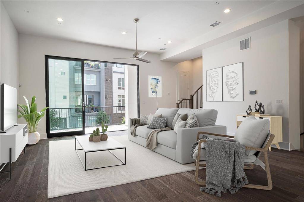 Dallas, TX 75203,381 E Greenbriar #1402