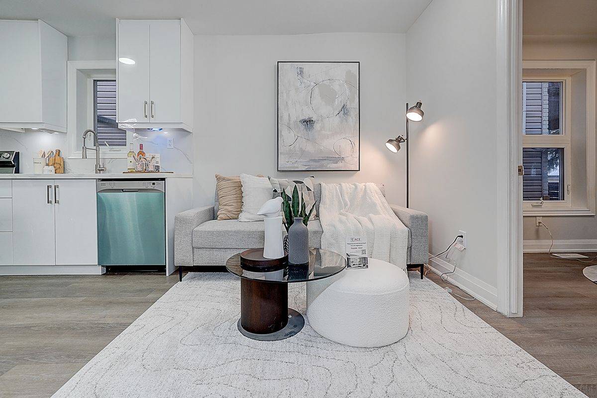 Toronto C01, ON M6G 3A4,55 Jersey AVE