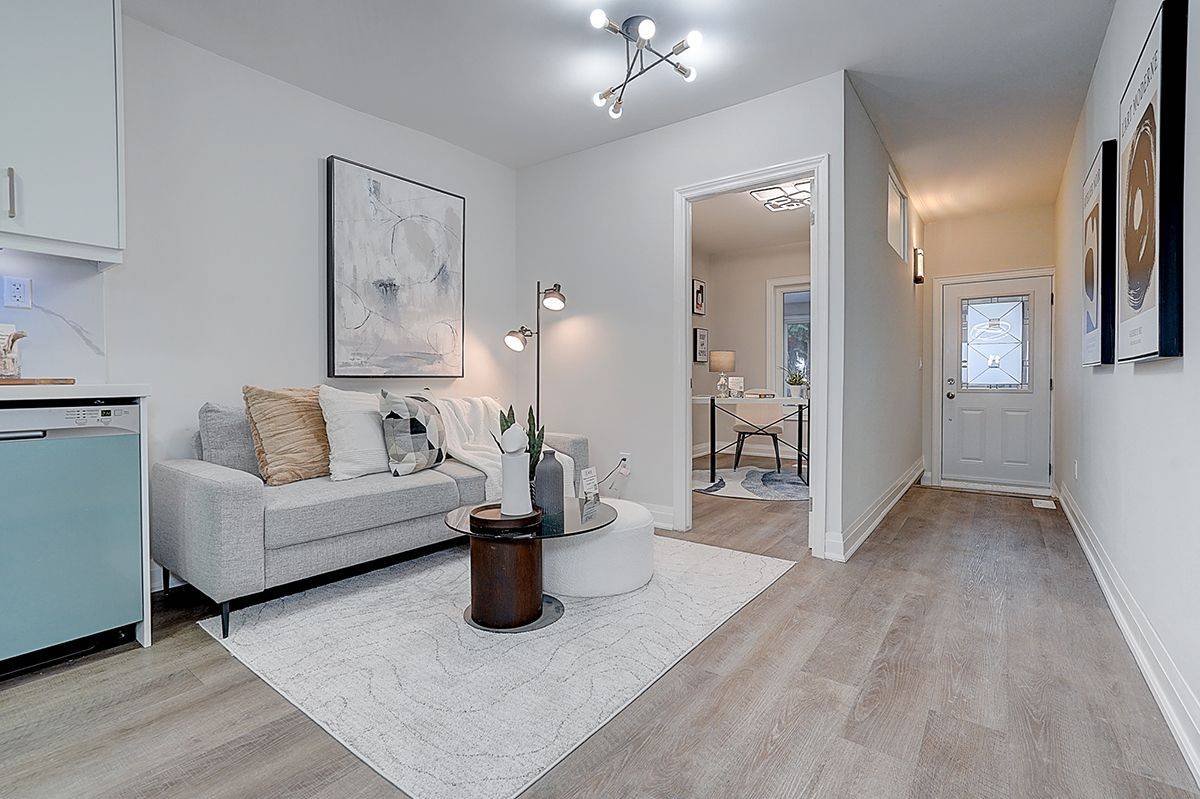 Toronto C01, ON M6G 3A4,55 Jersey AVE