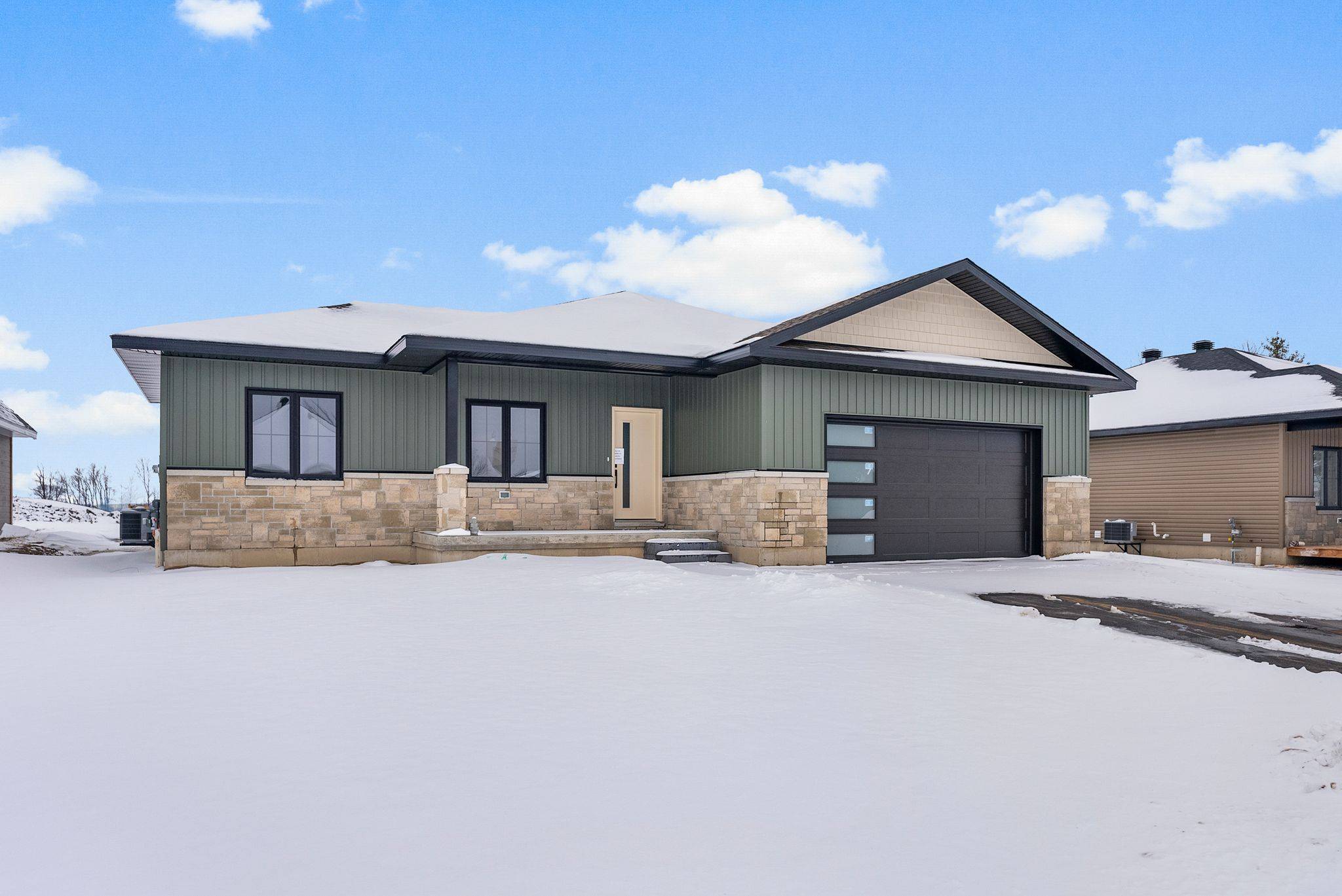 22 Bamagillia ST, Whitewater Region, ON K0J 1K0