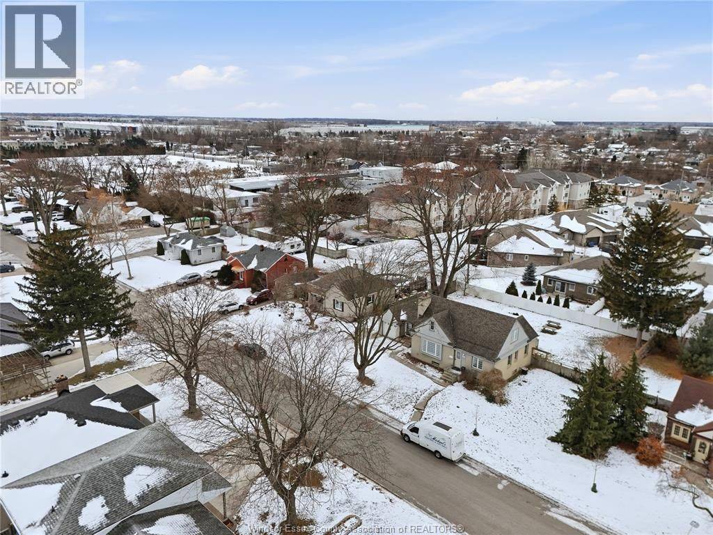 Windsor, ON N8T 1S8,2569 Norman RD