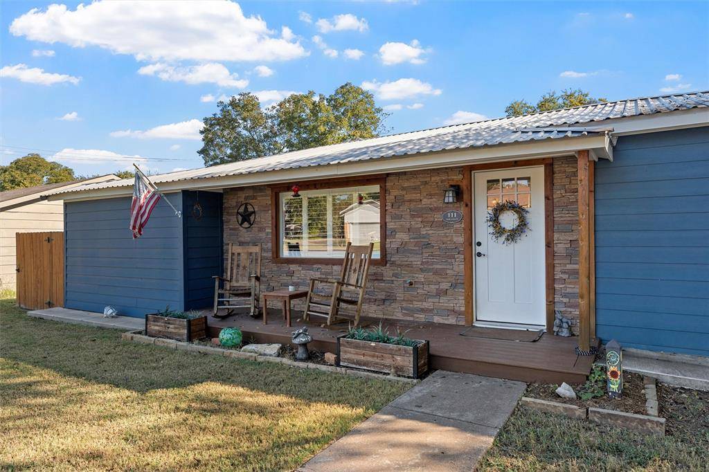 Clifton, TX 76634,111 N Avenue R