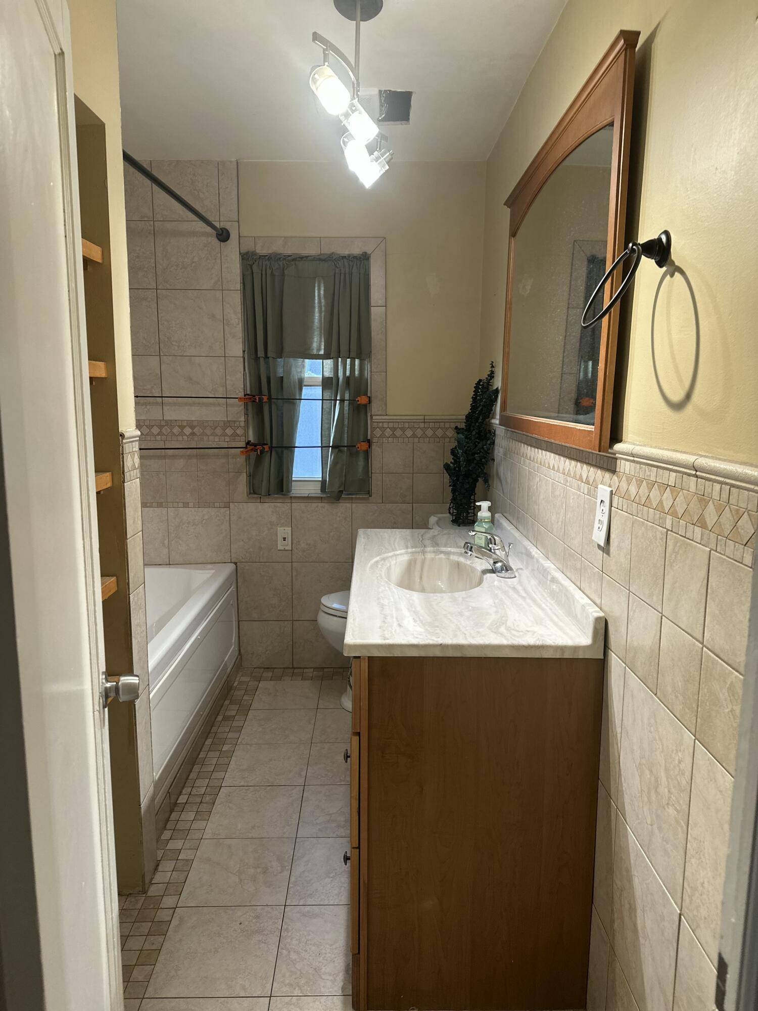 Trenton, MI 48183,264 George ST