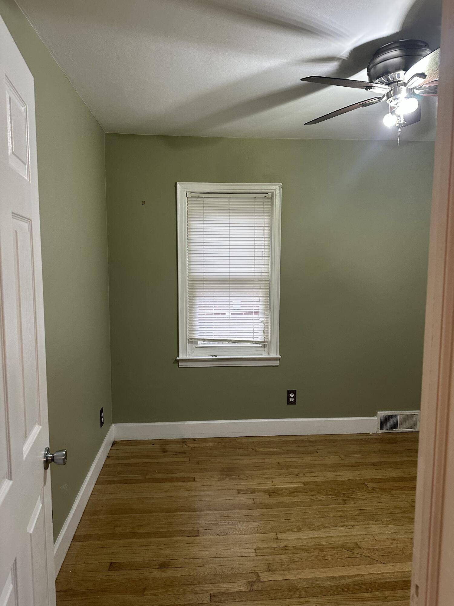 Trenton, MI 48183,264 George ST