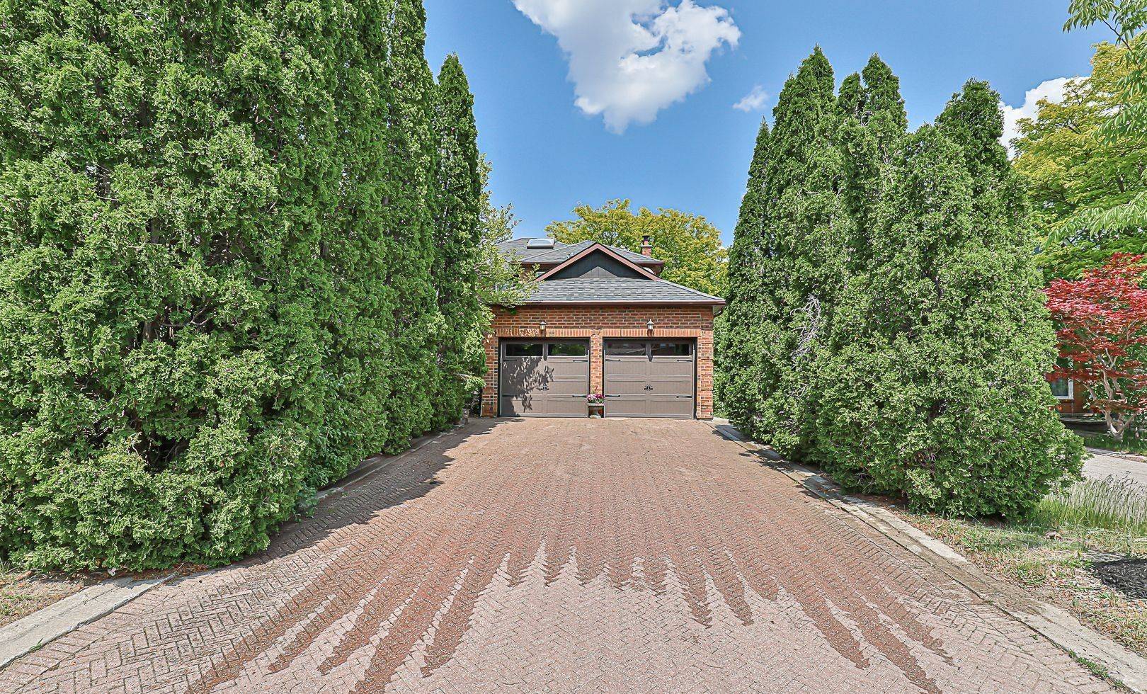 Richmond Hill, ON L4C 8X2,17 Hart ST