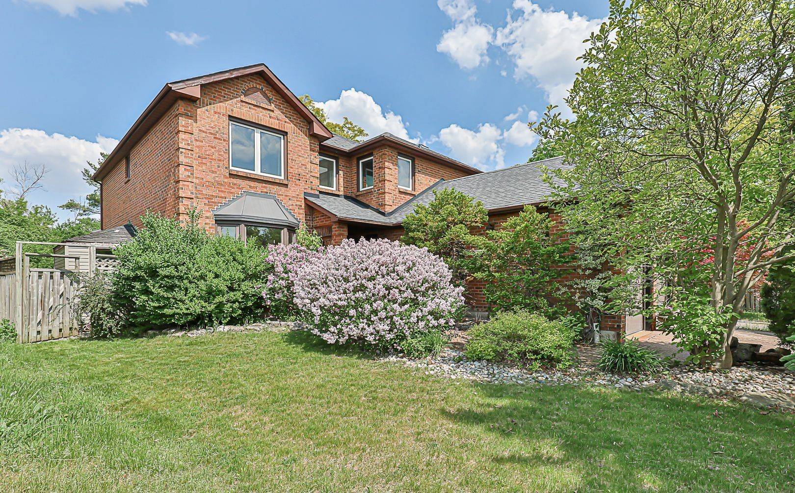 Richmond Hill, ON L4C 8X2,17 Hart ST