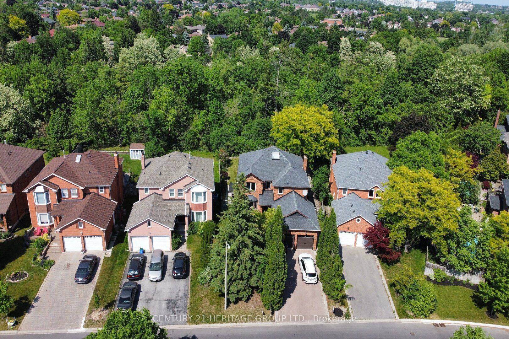 Richmond Hill, ON L4C 8X2,17 Hart ST