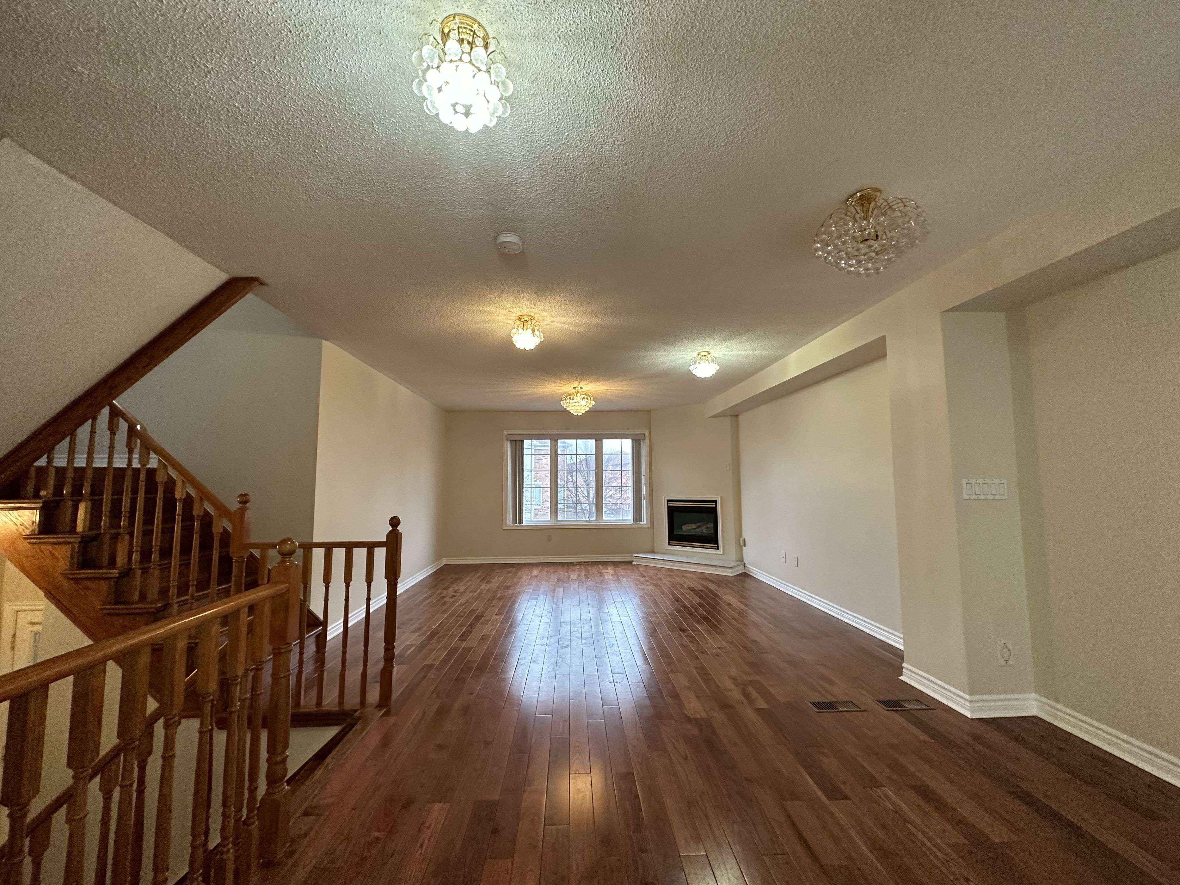 Markham, ON L3T 7T6,152 Leitchcroft CRES