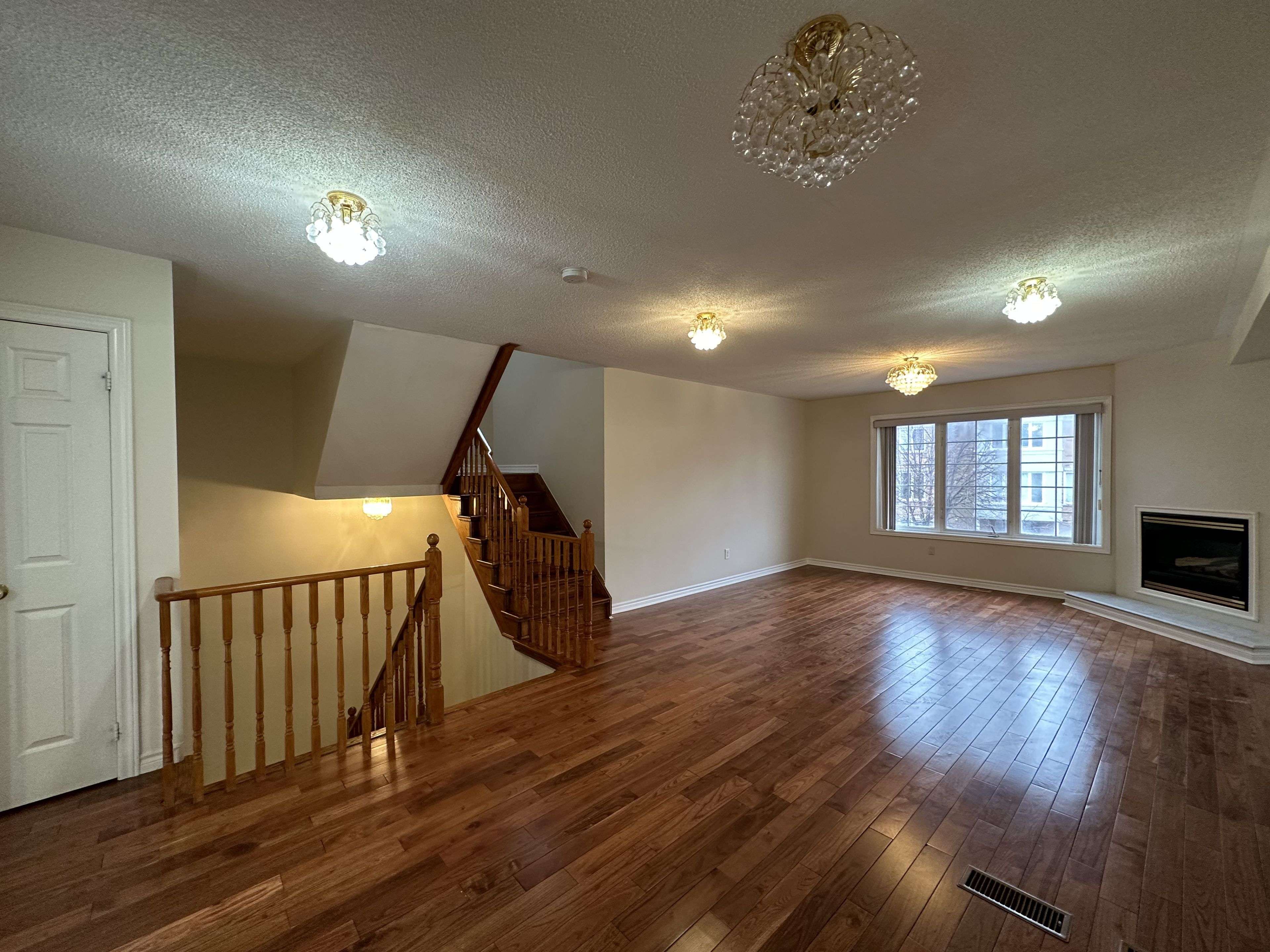 Markham, ON L3T 7T6,152 Leitchcroft CRES