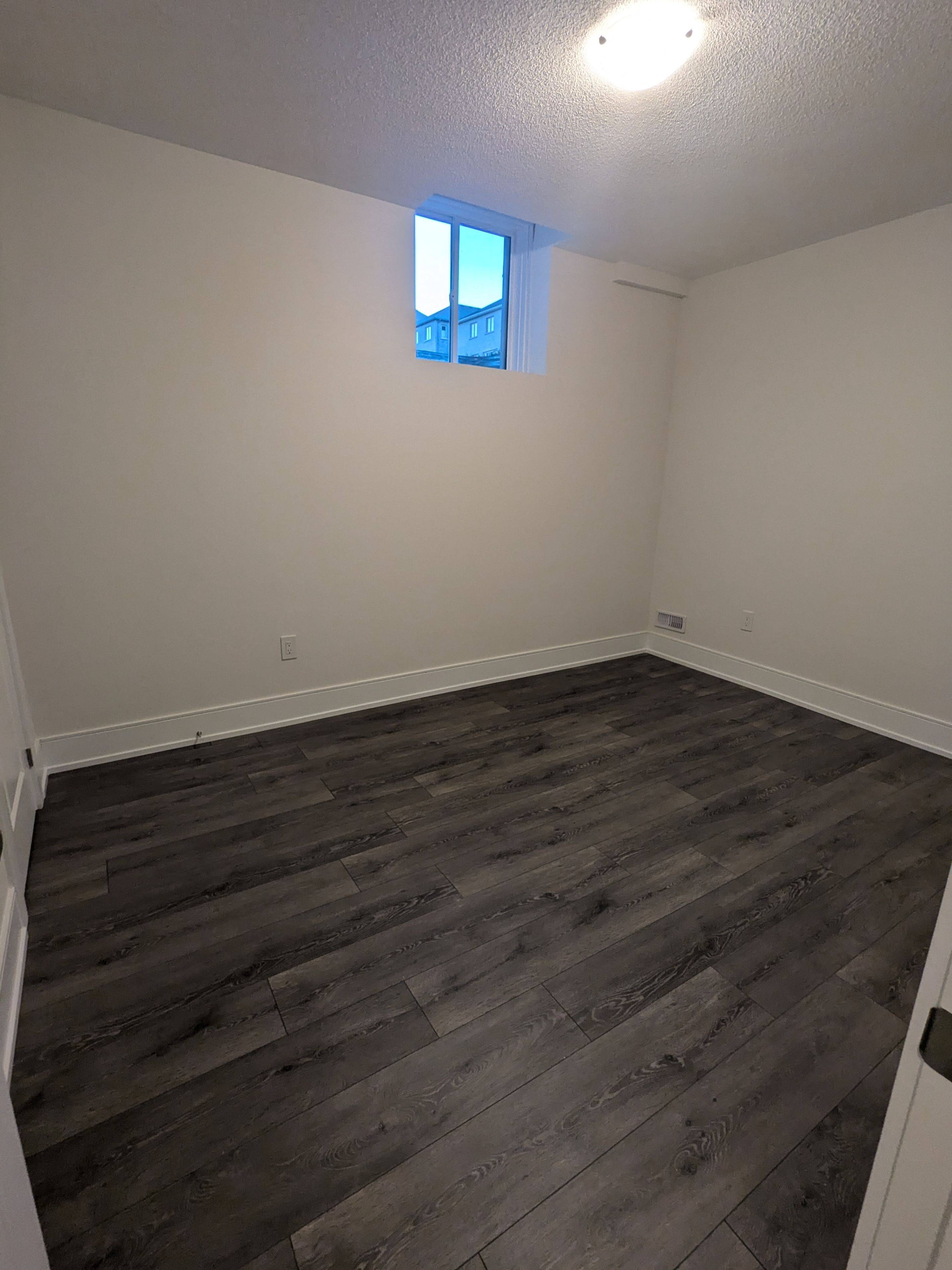 Bradford West Gwillimbury, ON L3Z 4N2,193 Rowe ST #Bsmt