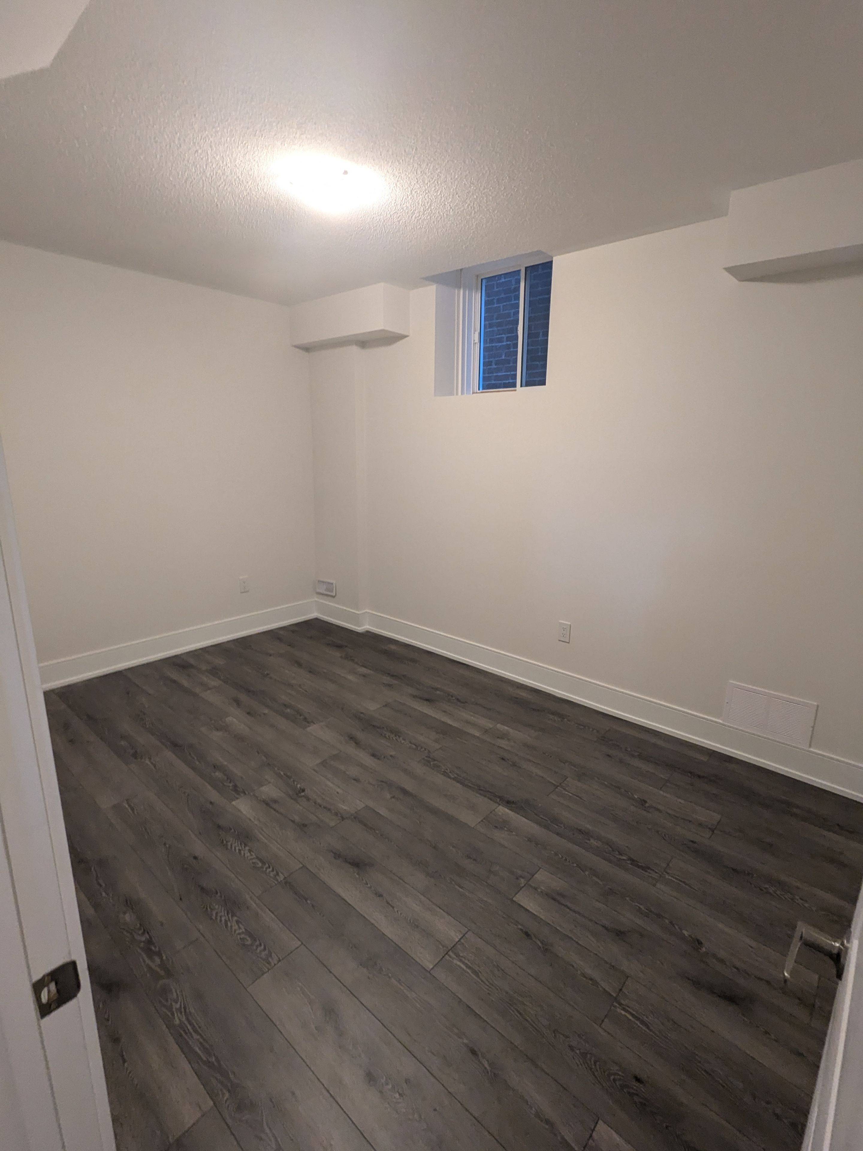 Bradford West Gwillimbury, ON L3Z 4N2,193 Rowe ST #Bsmt