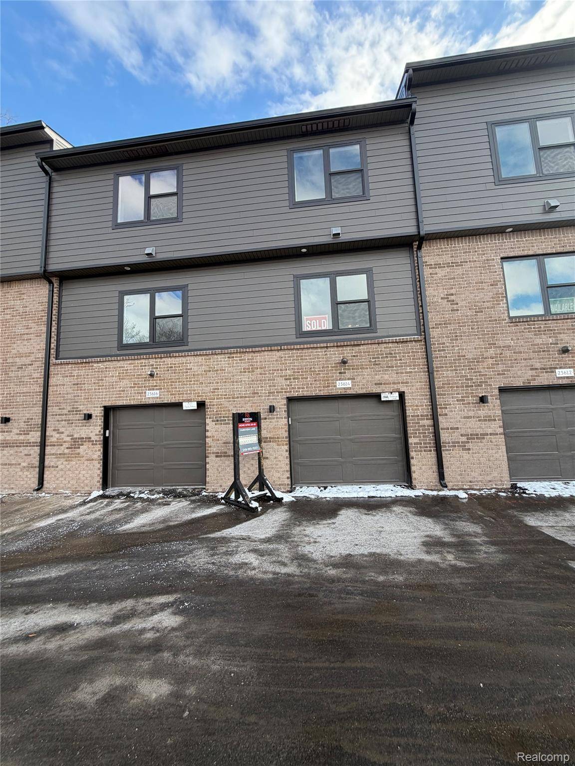 Farmington, MI 48336,23614 Parkview LN