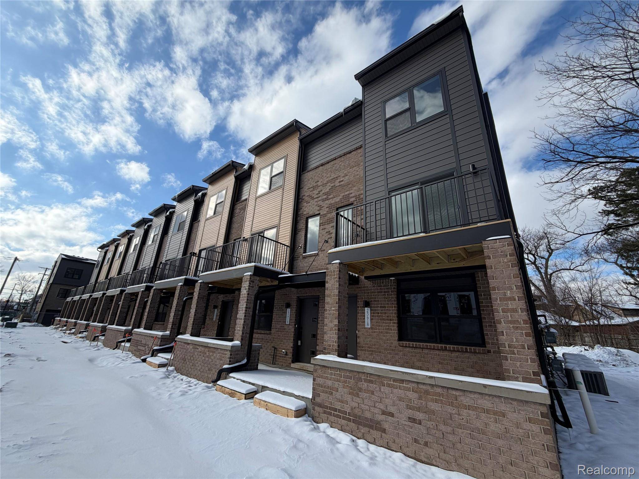 Farmington, MI 48336,23614 Parkview LN