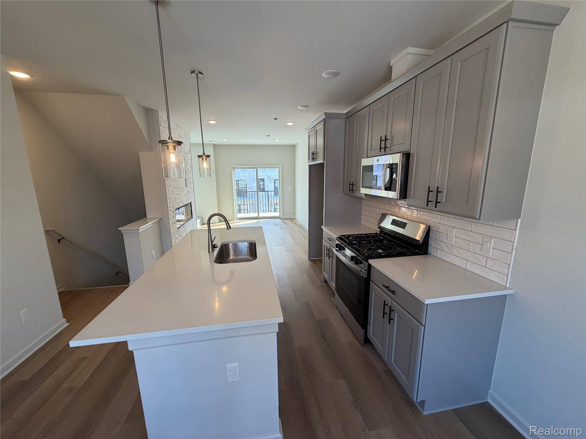 Farmington, MI 48336,23614 Parkview LN