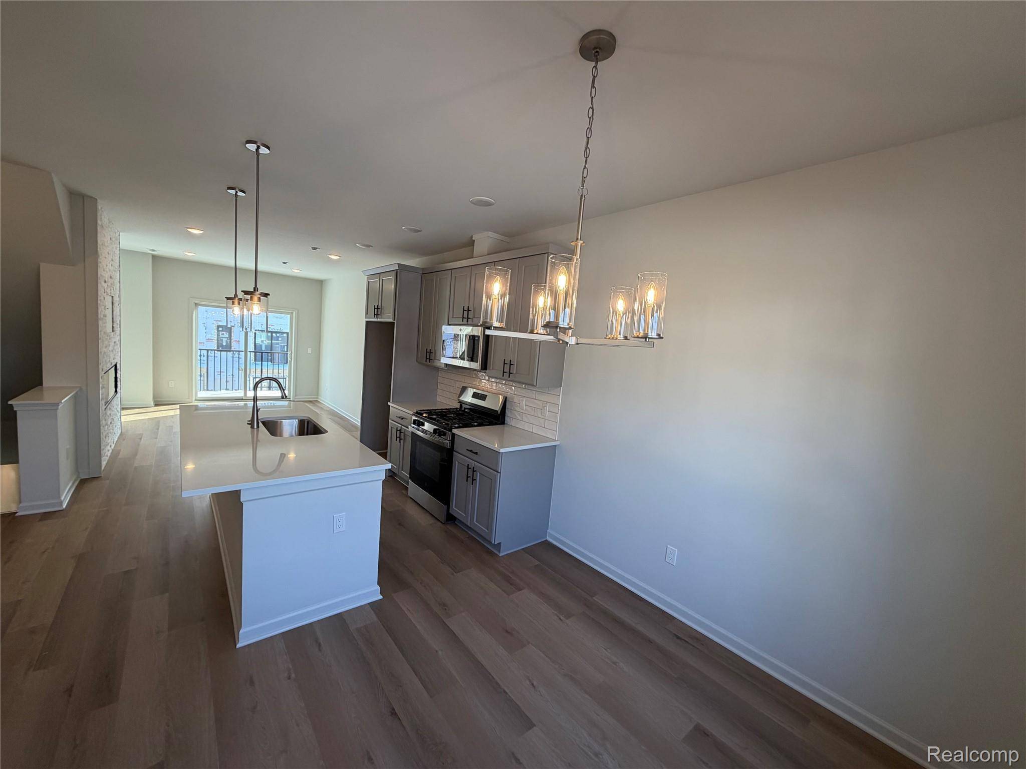 Farmington, MI 48336,23614 Parkview LN