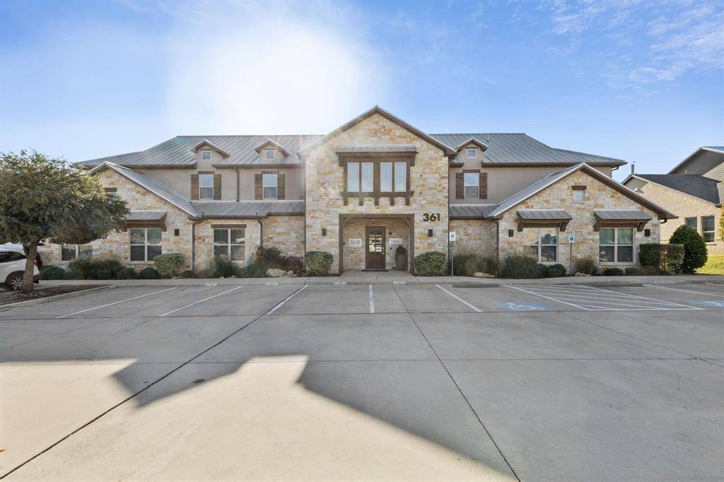 Roanoke, TX 76262,361 W Byron Nelson Boulevard