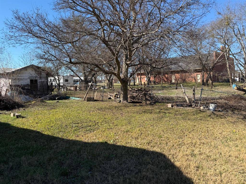 Italy, TX 76651,529 Poplar Street