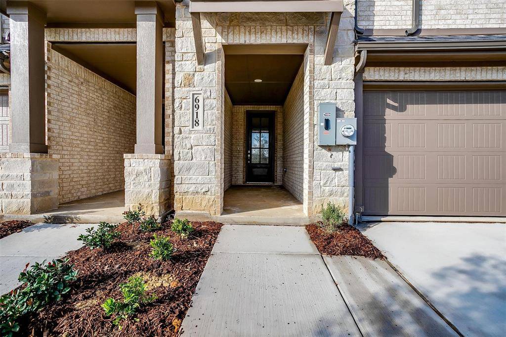 Arlington, TX 76001,6818 Neals Way