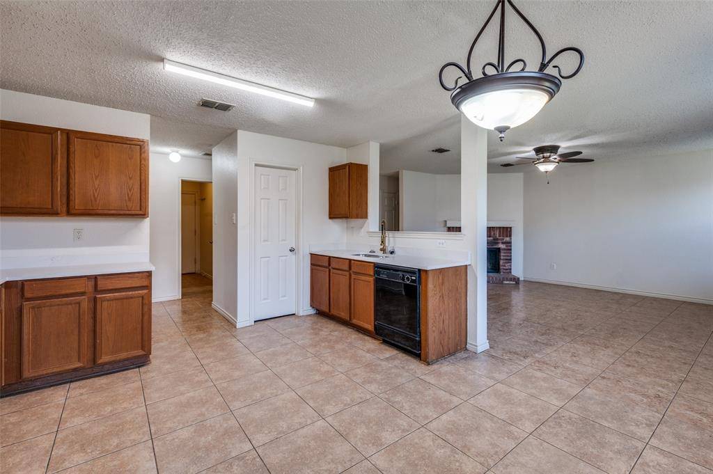 Arlington, TX 76002,8402 Olivia Meadow Drive