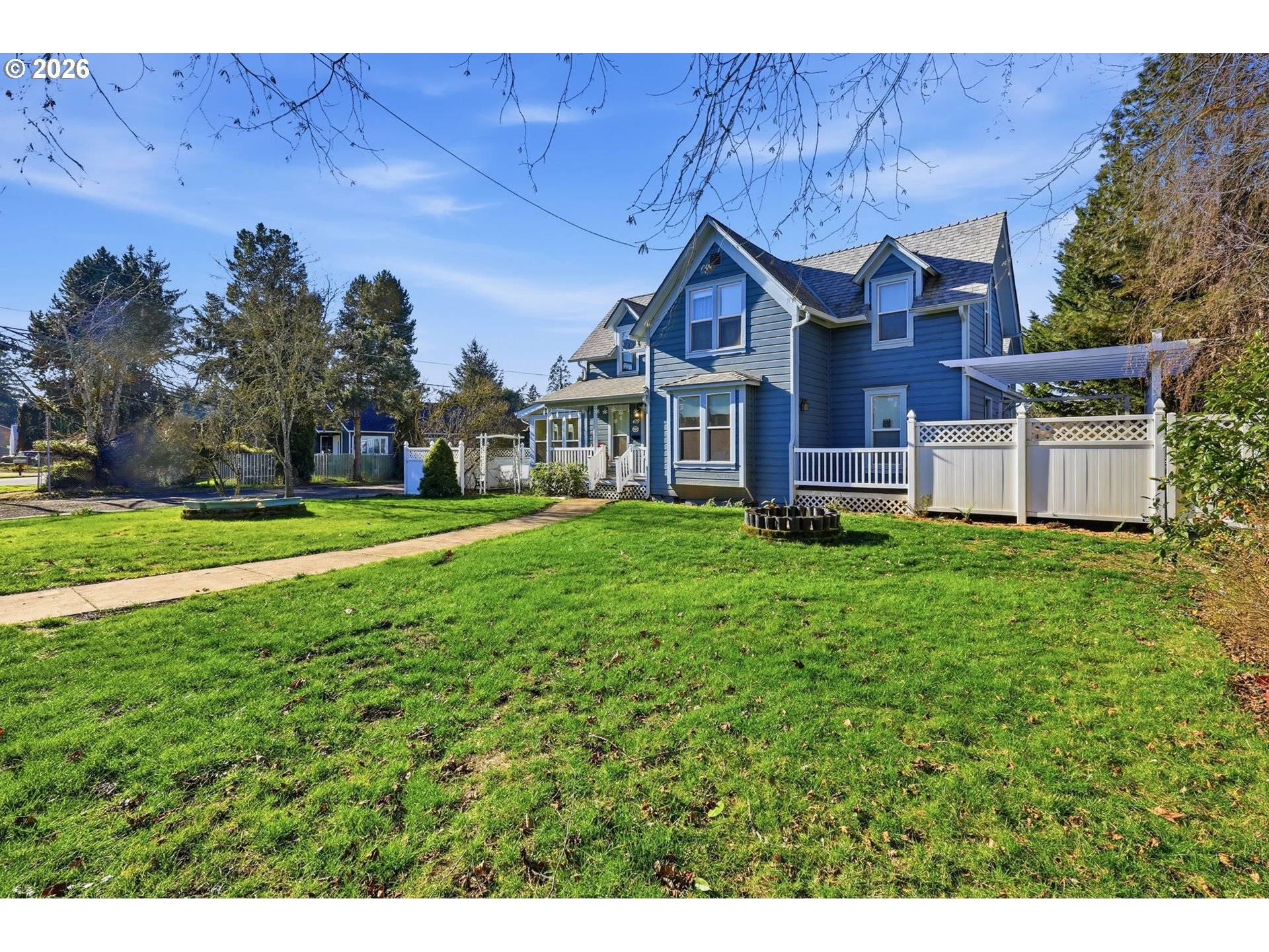 Newberg, OR 97132,429 S MAIN ST