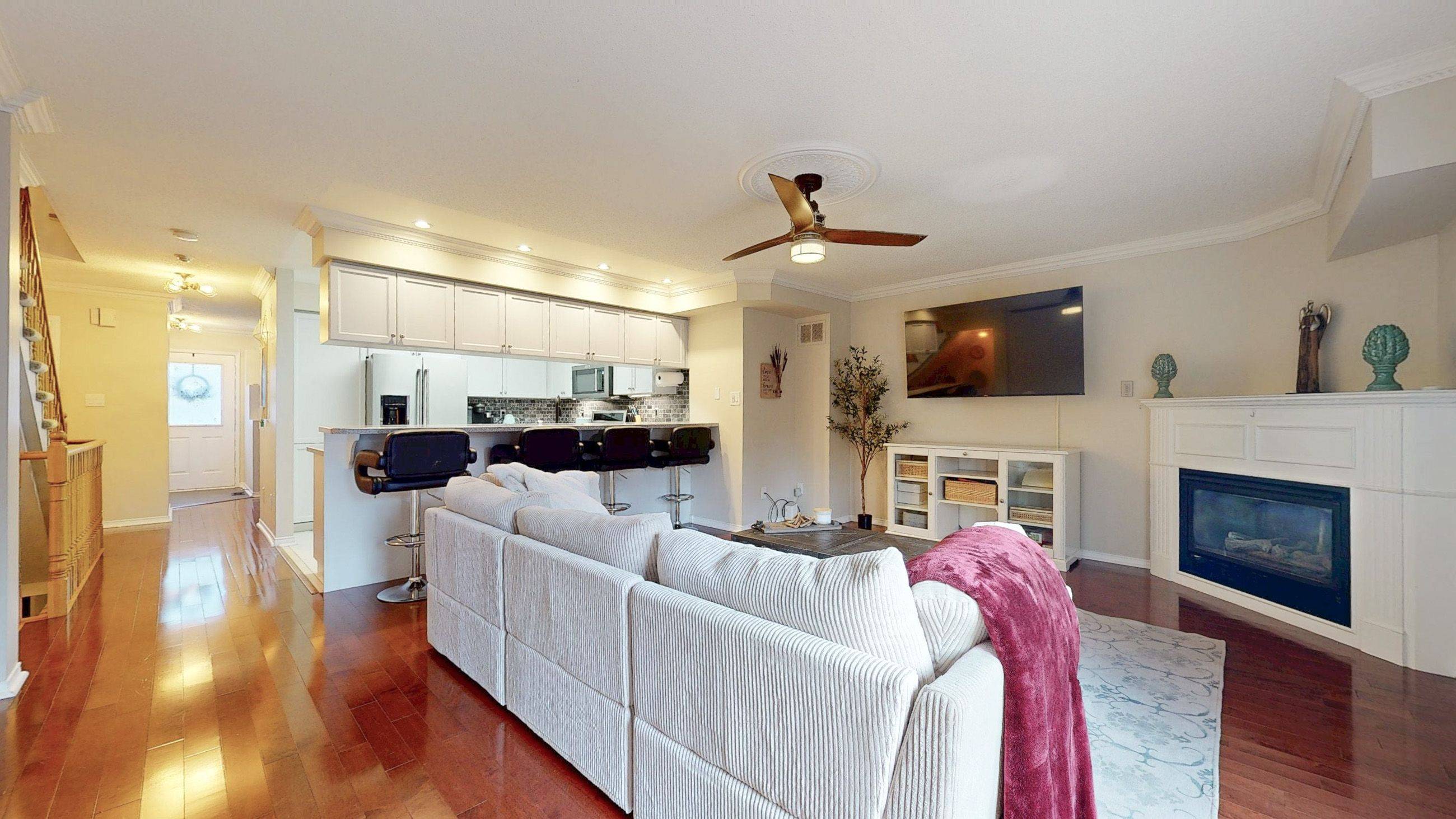 Pickering, ON L1V 6V9,1995 Royal RD #143