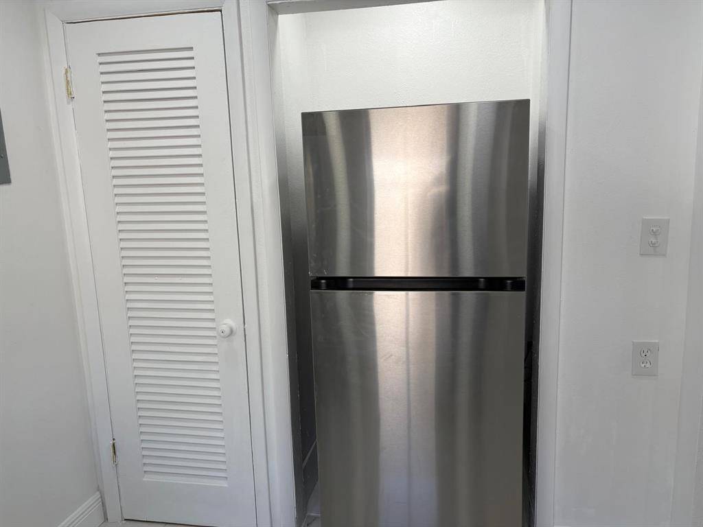 Dania Beach, FL 33004,230 A SW 11 ST