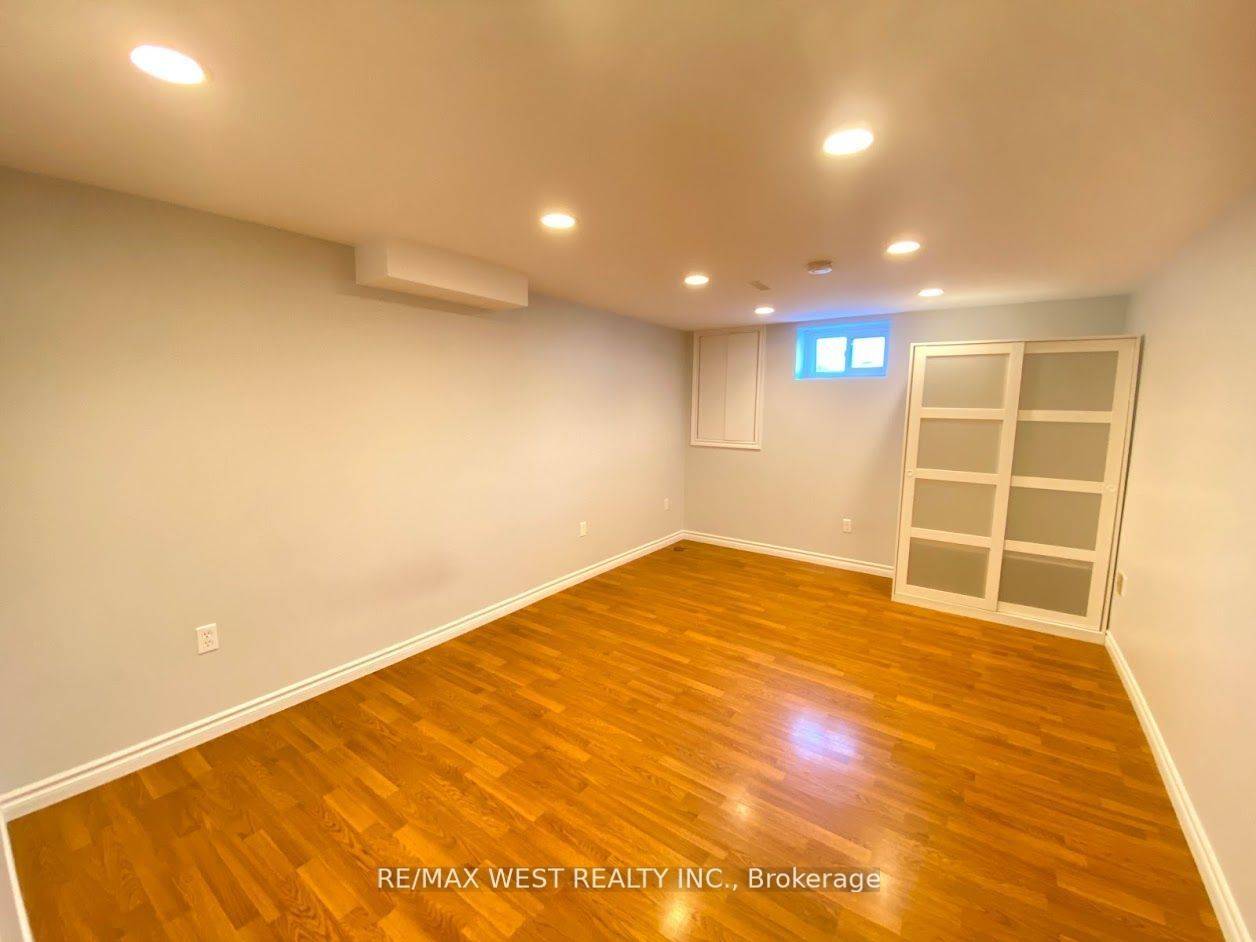 Bradford West Gwillimbury, ON L3Z 1A1,20 Britannia AVE