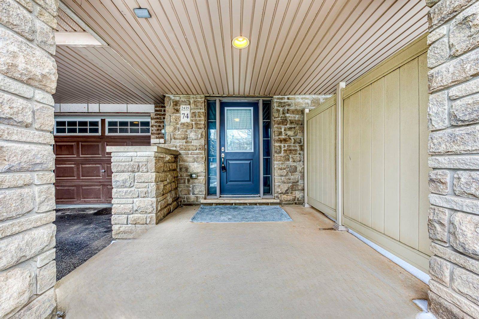 Oakville, ON L6M 0S4,2435 Greenwich DR #74