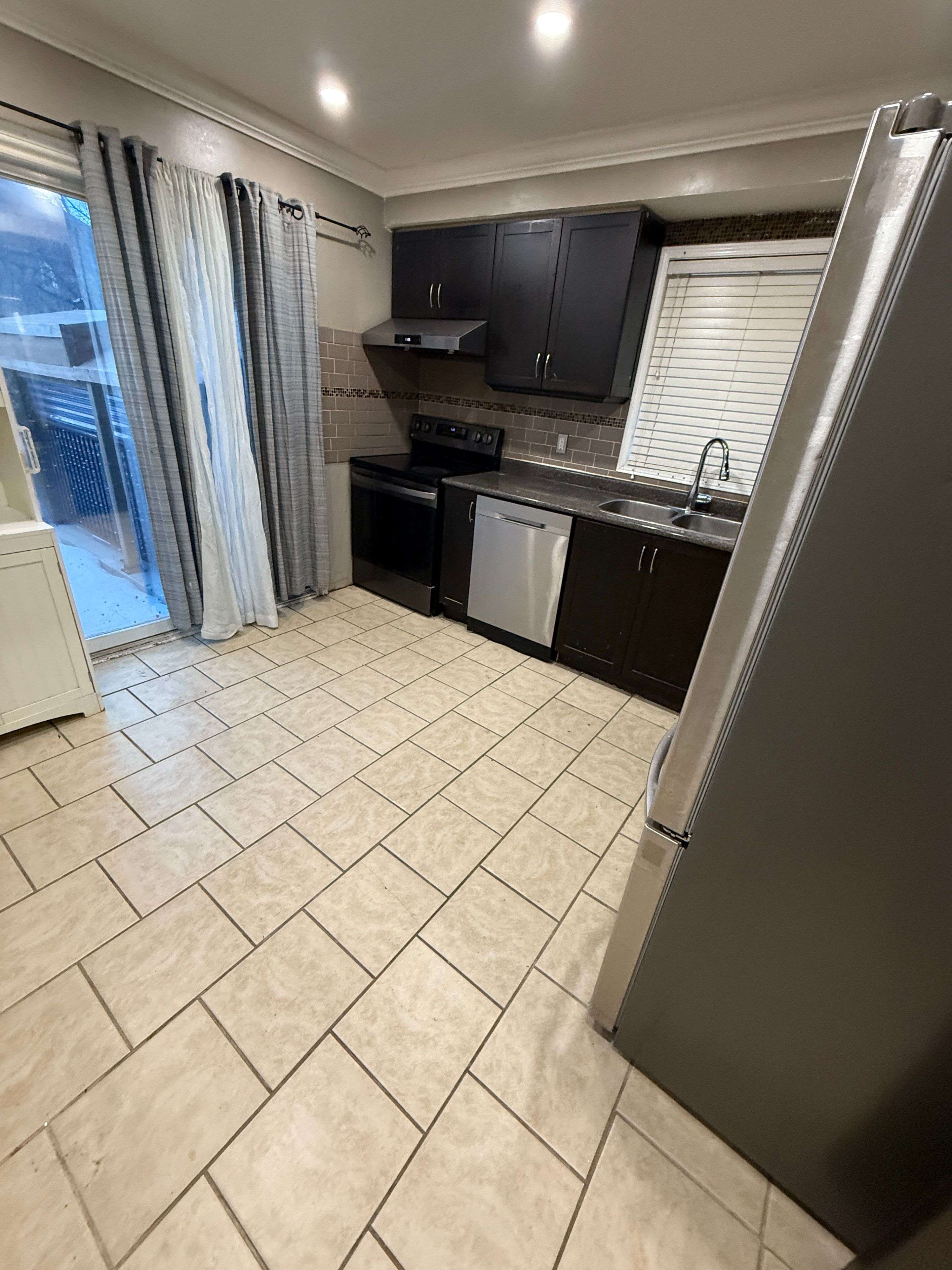 Brampton, ON L6Y 5B1,12 Caruso DR