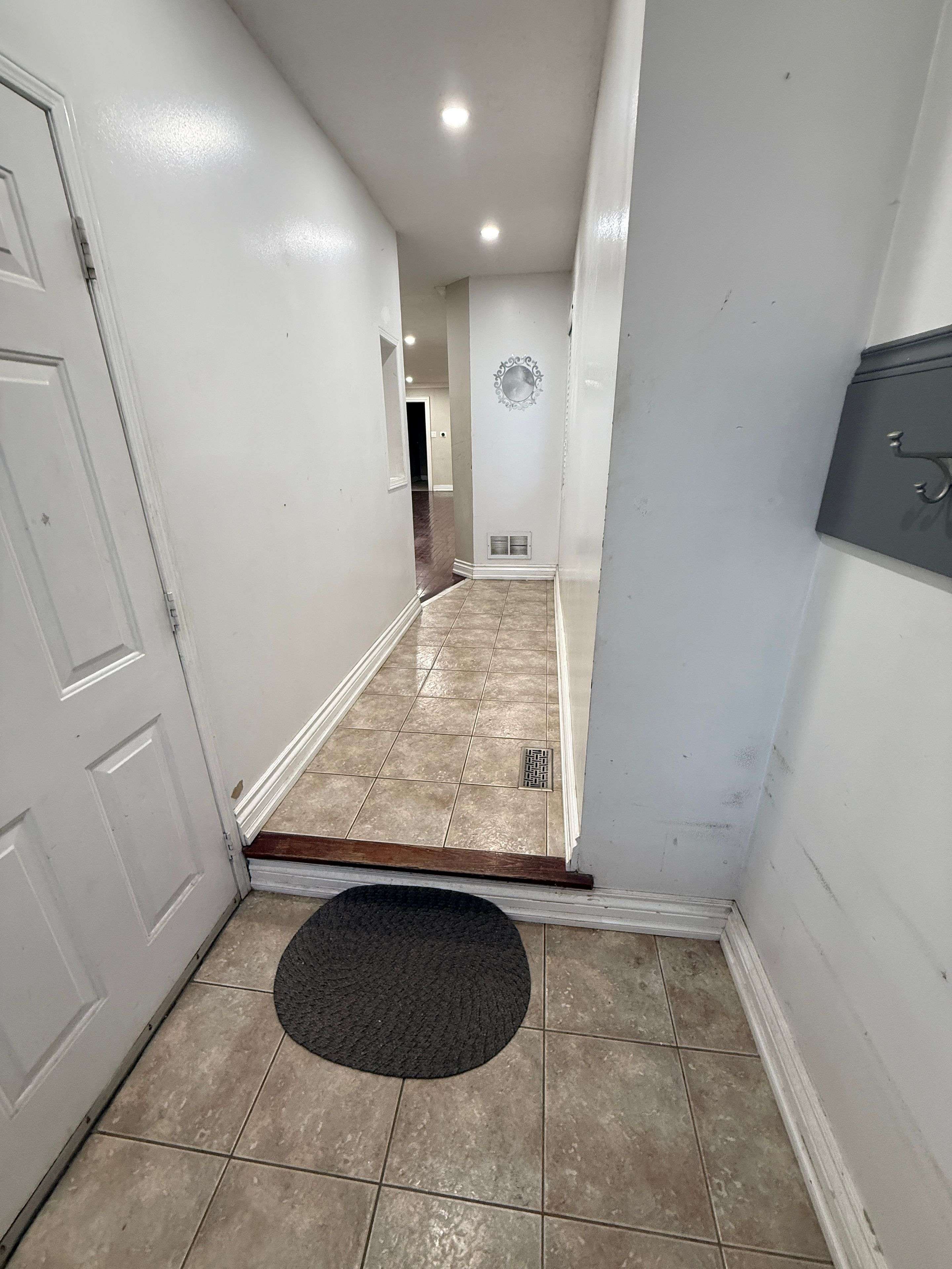 Brampton, ON L6Y 5B1,12 Caruso DR