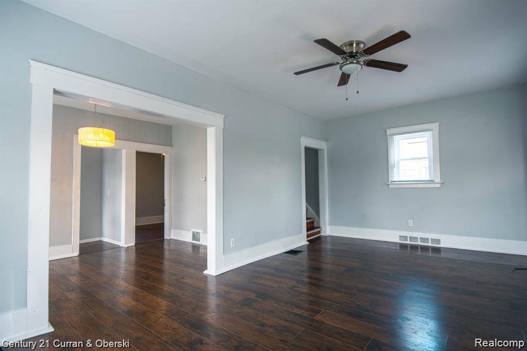 Farmington Hills, MI 48336,21001 Oxford AVE