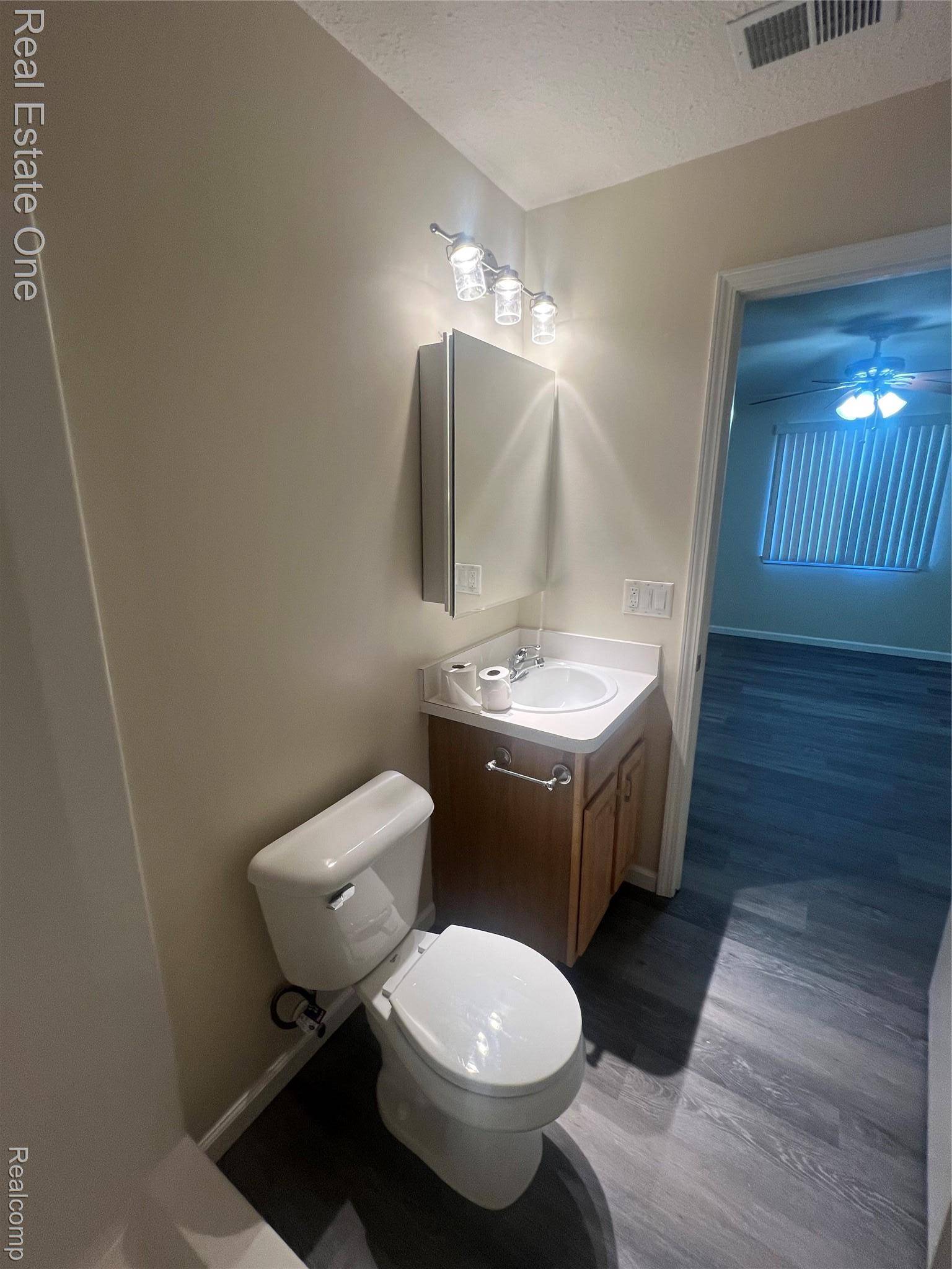 Southgate, MI 48195,15815 Lakeside DR #7