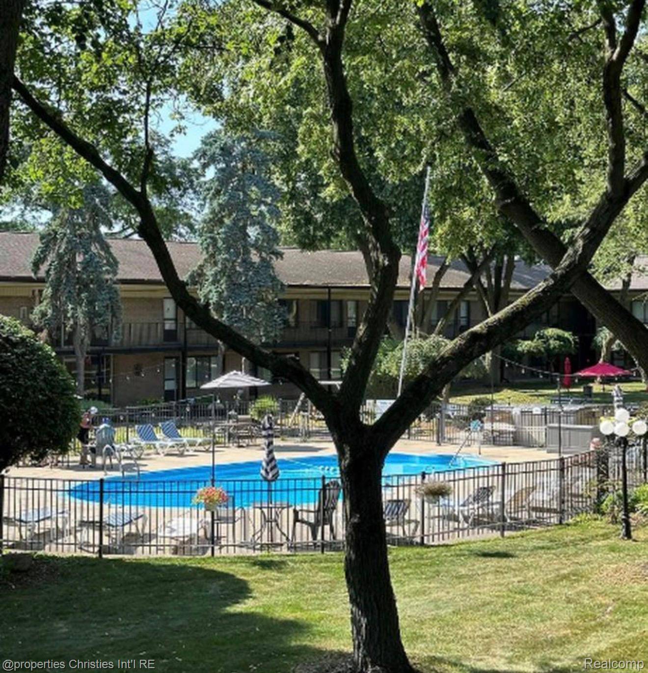 Waterford, MI 48328,995 N Cass Lake RD