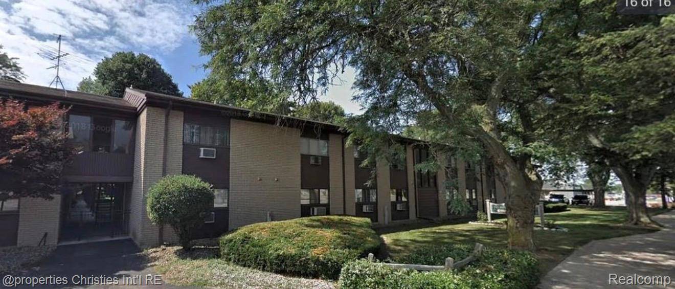 Waterford, MI 48328,995 N Cass Lake RD