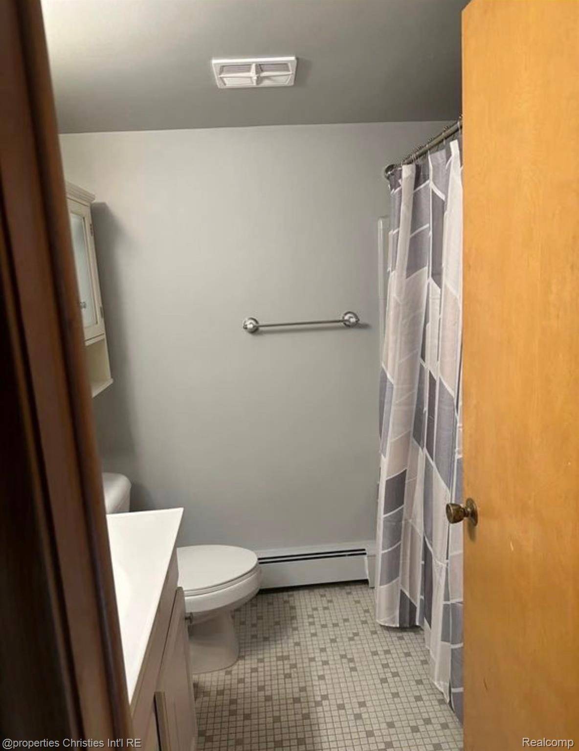 Waterford, MI 48328,995 N Cass Lake RD