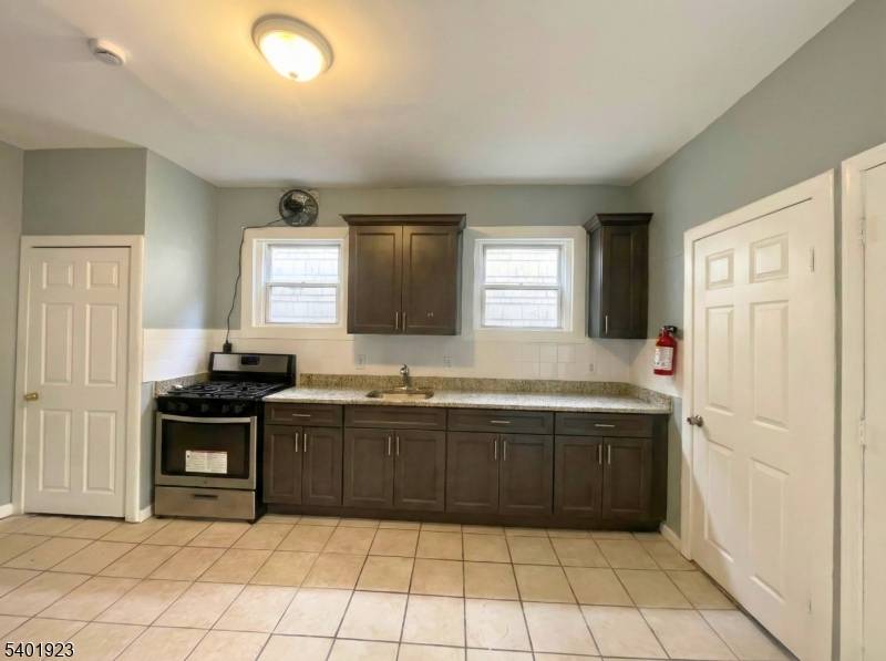 Passaic City, NJ 07055,339 Howe Ave