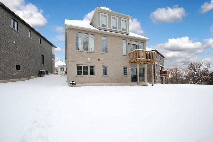 East Gwillimbury, ON L9N 0V5,12 Fair Winds LN