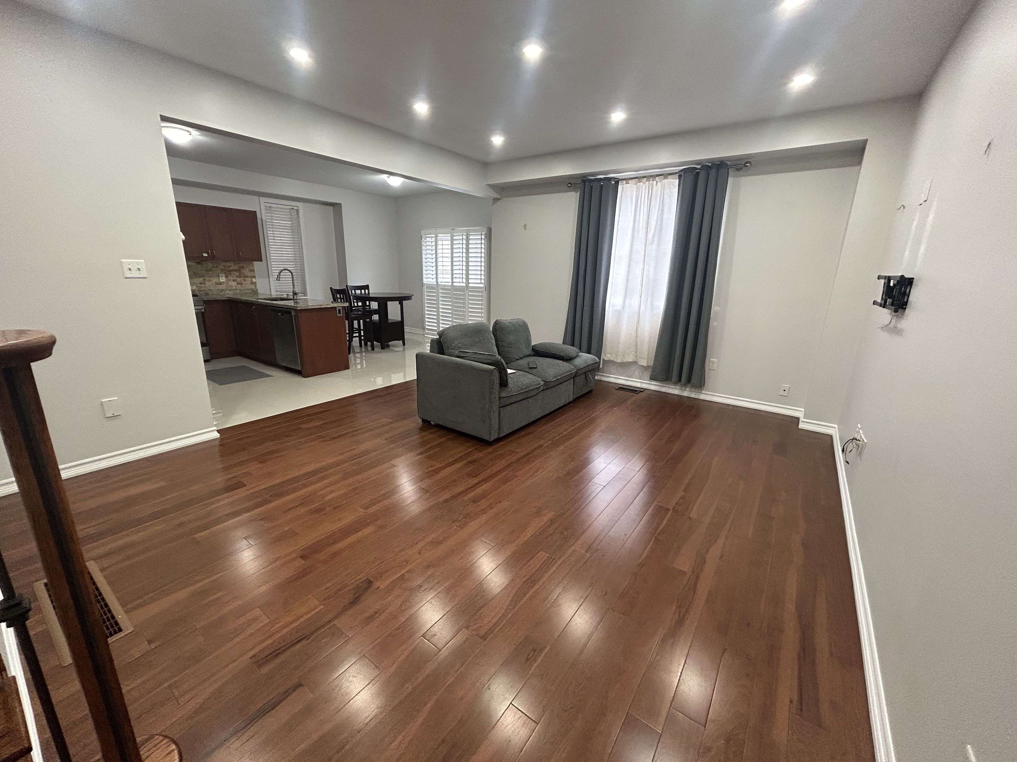 Milton, ON L9T 8M1,527 Miller WAY #1