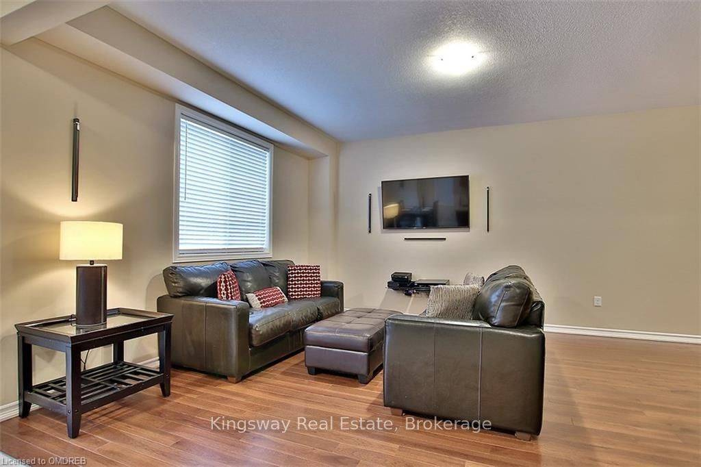 Milton, ON L9T 8M1,527 Miller WAY #1