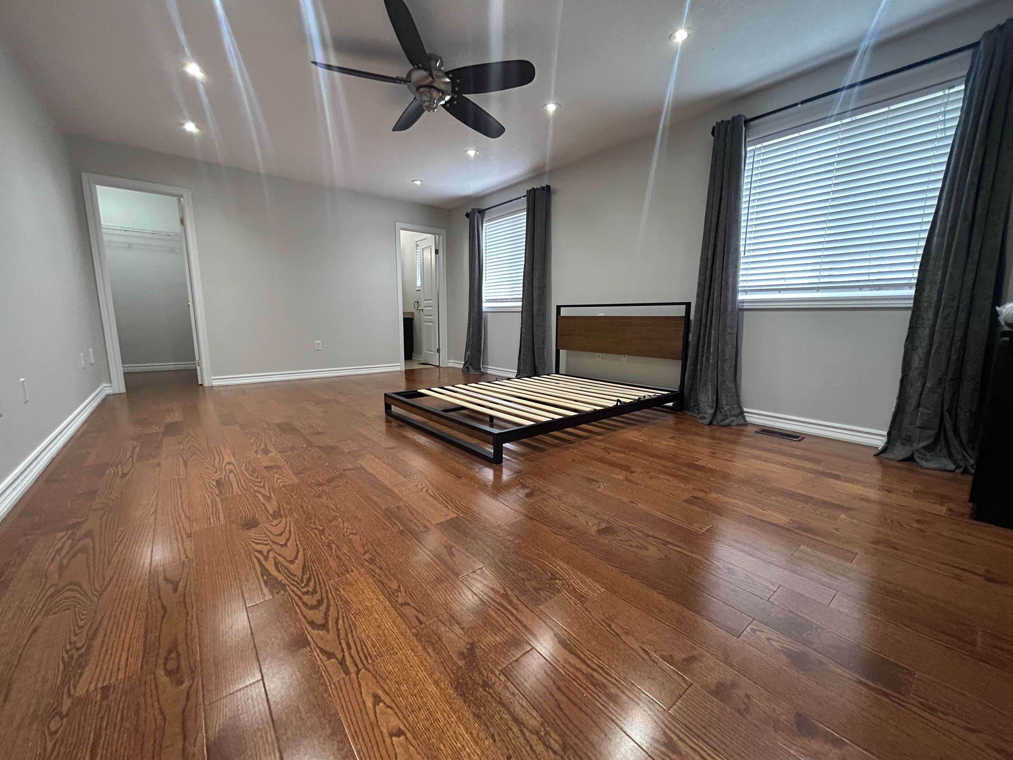 Milton, ON L9T 8M1,527 Miller WAY #2