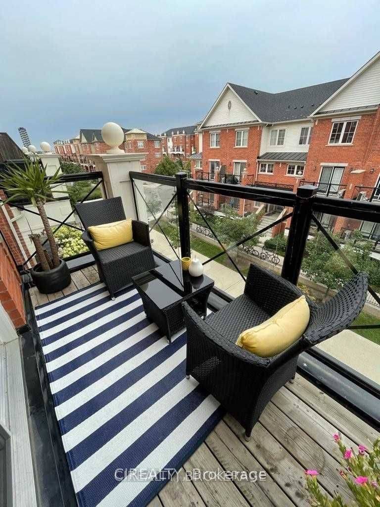 Oakville, ON L6H 0K1,2480 Post RD #16