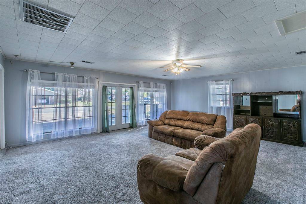 Groesbeck, TX 76642,615 E Jacinto Street