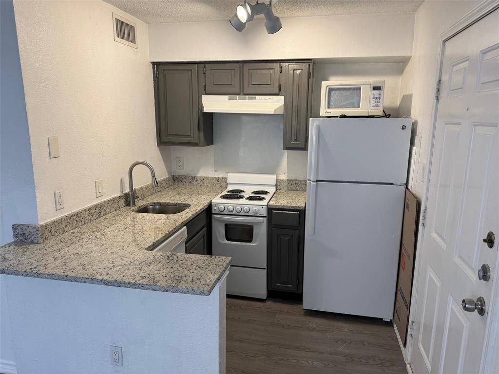 Arlington, TX 76006,2301 Balsam Drive #M301