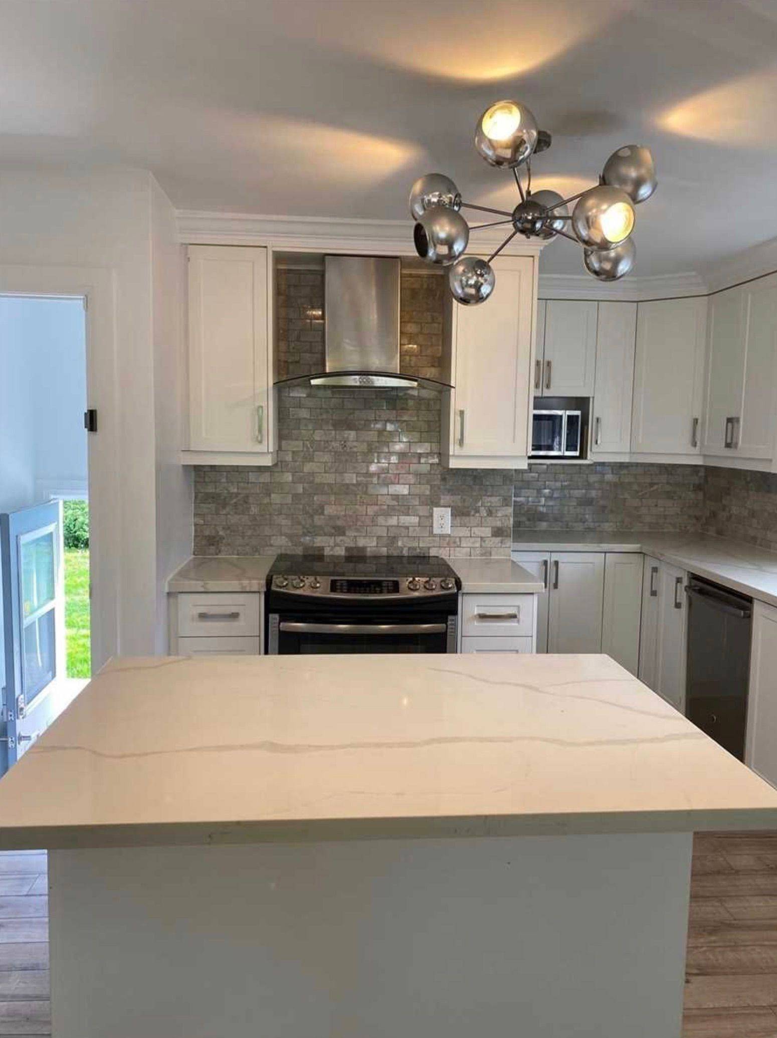 Oshawa, ON L1H 4L4,1049 Simcoe ST S #Main