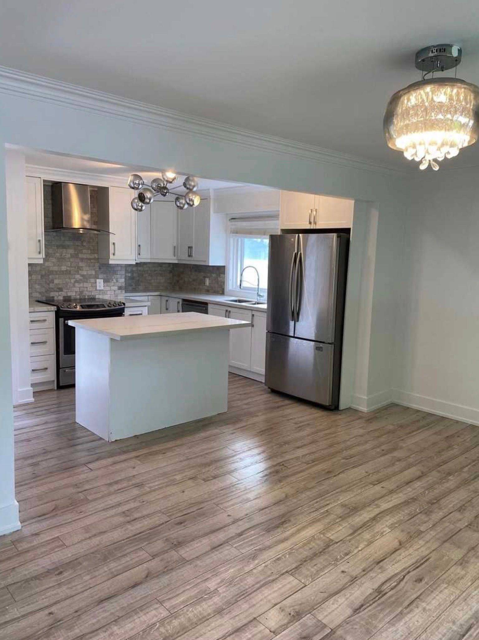 Oshawa, ON L1H 4L4,1049 Simcoe ST S #Main