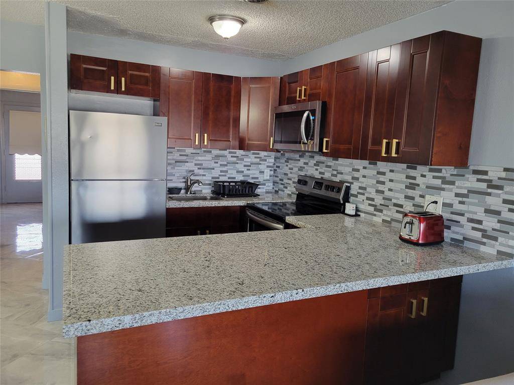 Hallandale Beach, FL 33009,800 SW 11th Ave #17