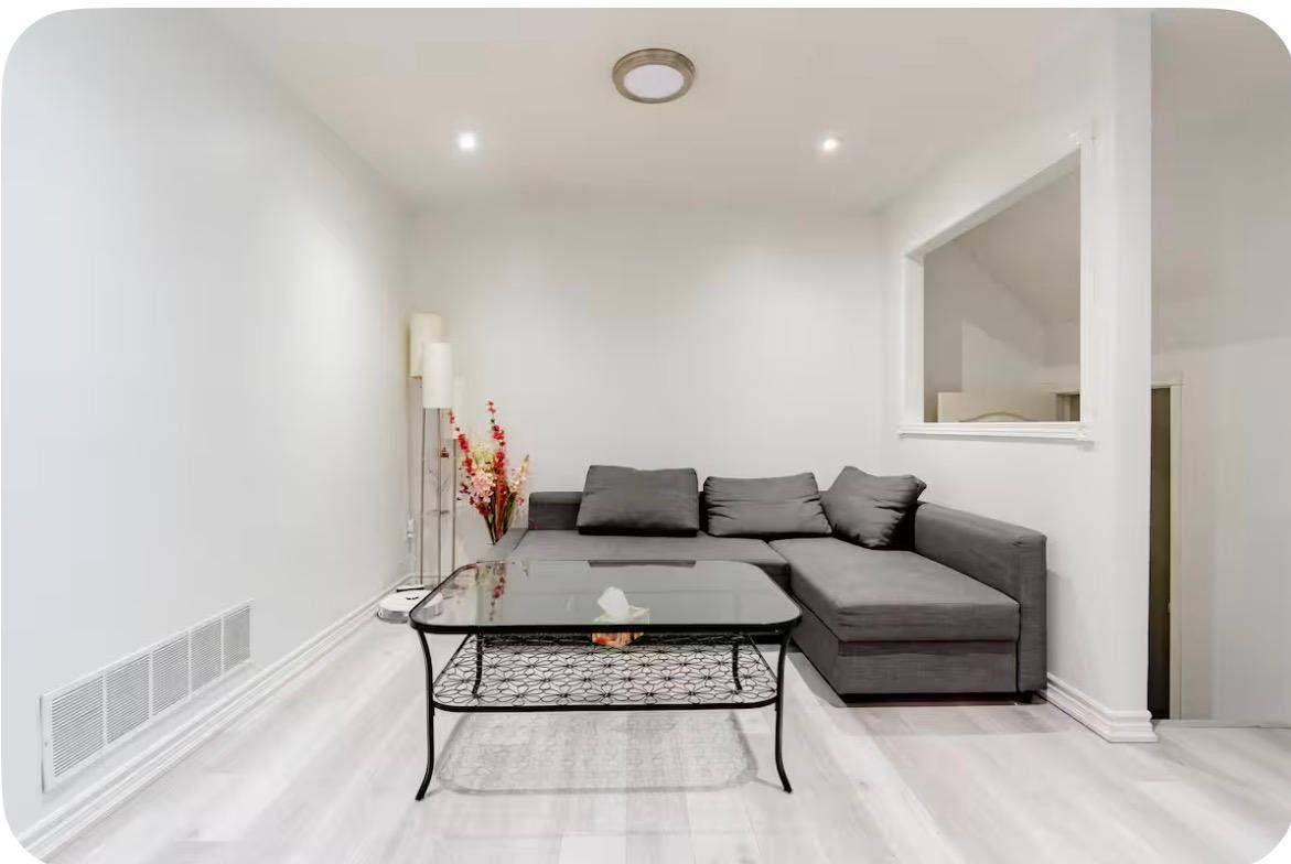 Brampton, ON L7A 1X2,83 Monaco CT